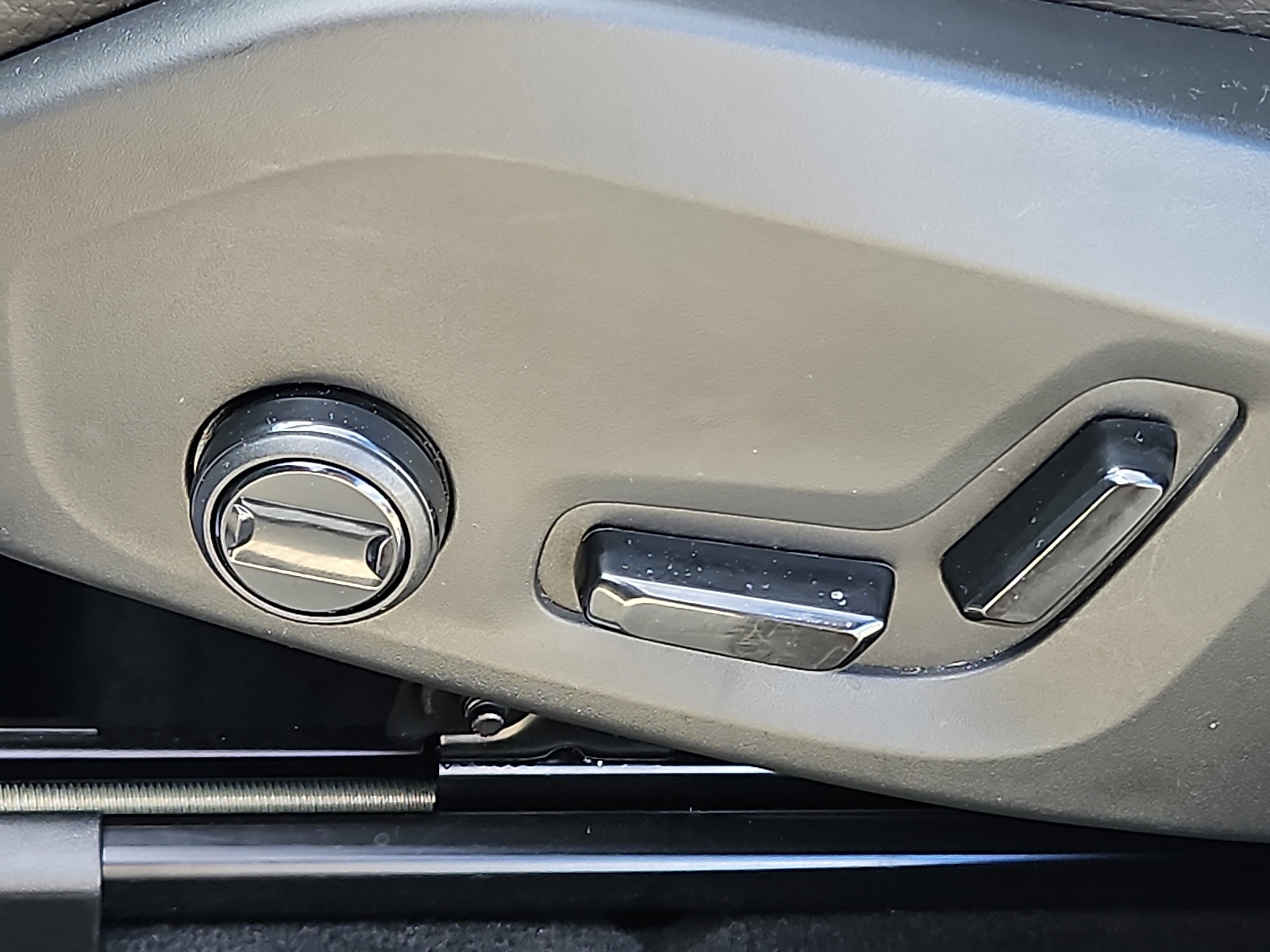 Certified 2023 Volvo XC60 B5 Plus w/ Climate Package image 26