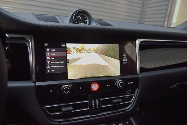 Certified 2025 Porsche Macan image 32