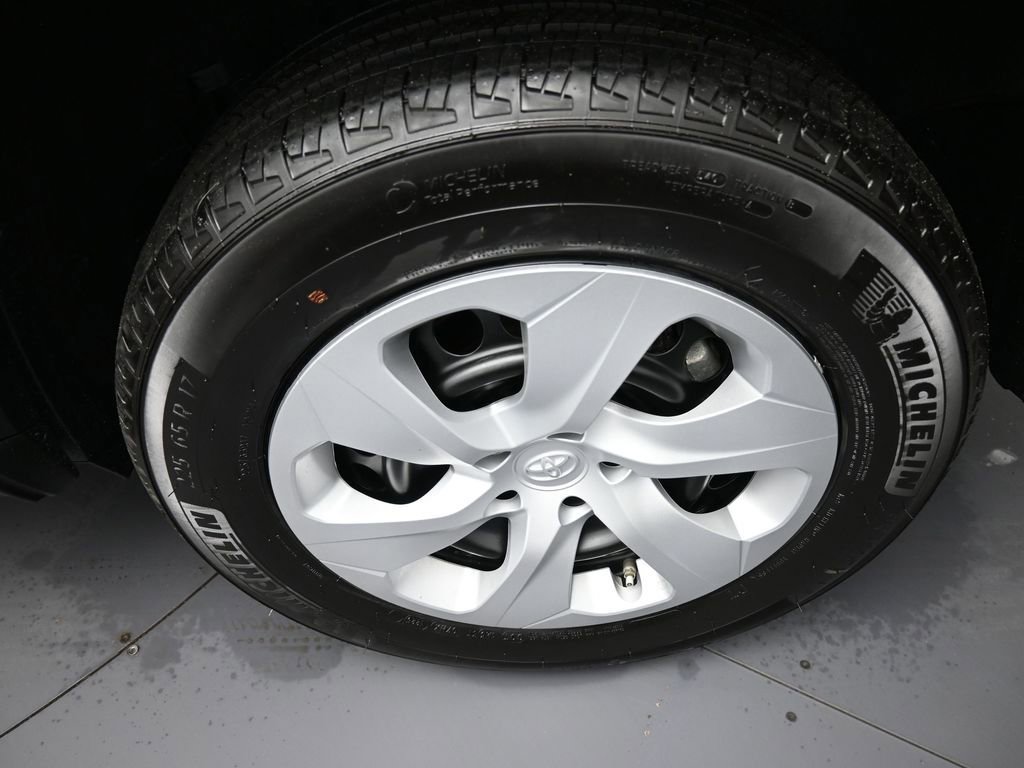 Certified 2025 Toyota RAV4 LE image 15