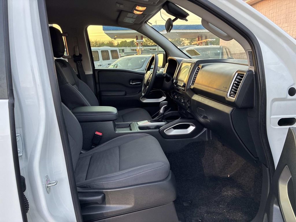 Certified 2023 Nissan Frontier SV w/ Tow Package AWD/4WD image 10