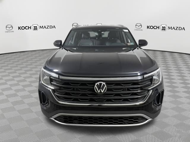 Used 2024 Volkswagen Atlas Cross Sport SE image 2