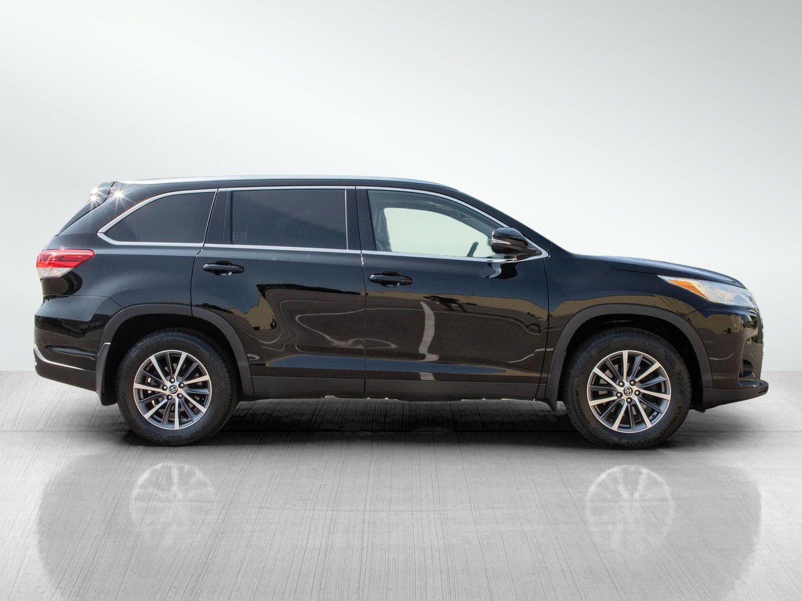 Used 2019 Toyota Highlander XLE AWD/4WD image 6