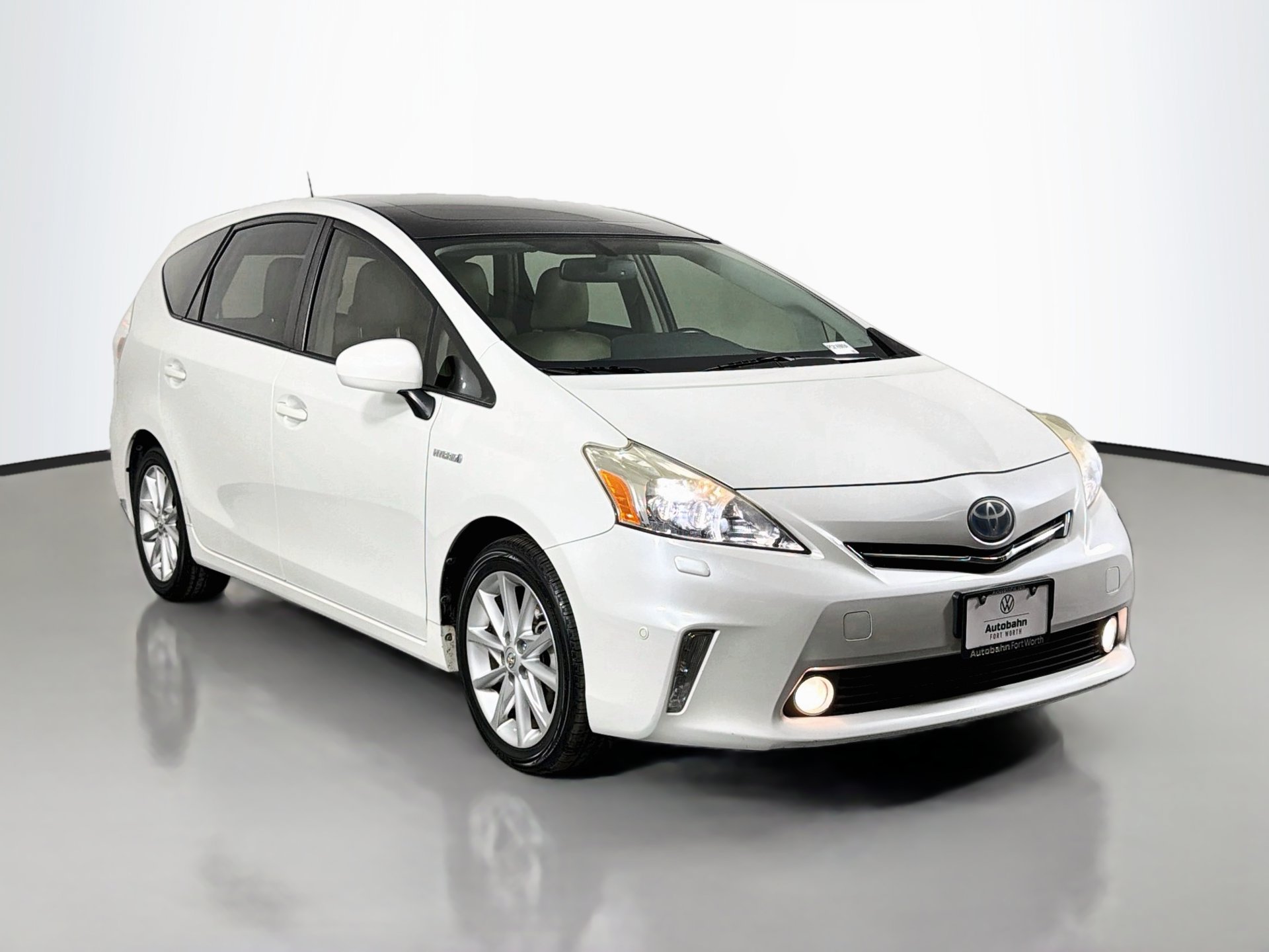 Used 2014 Toyota Prius V Five FWD image 3