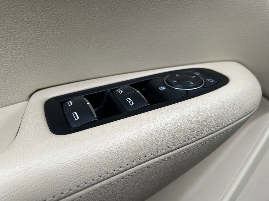 Used 2019 Cadillac XT5 AWD image 19