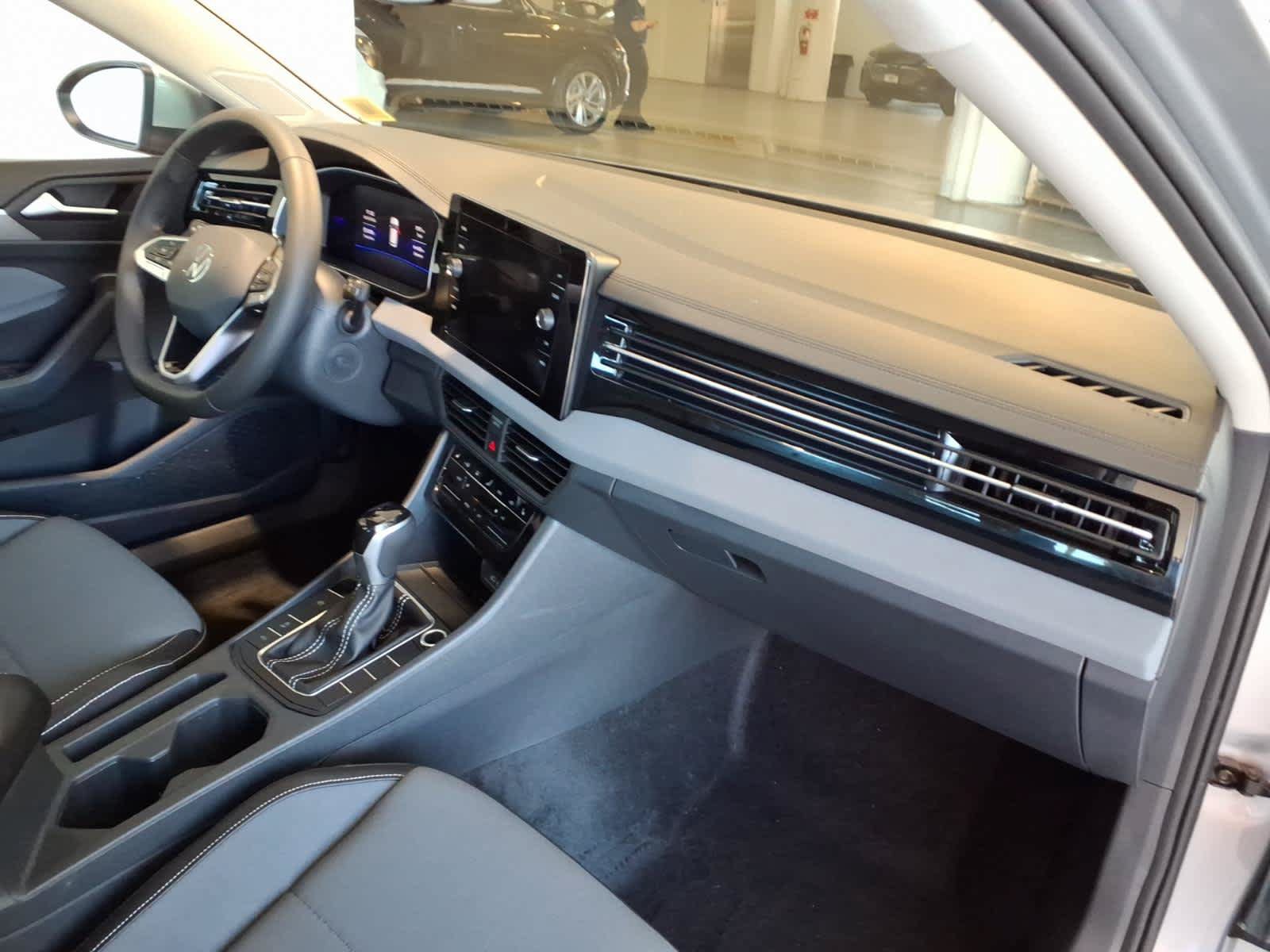 Used 2026 Volkswagen Jetta SE FWD image 21