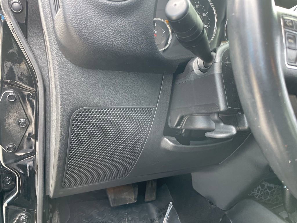 Used 2017 Jeep Wrangler Unlimited Sahara w/ Connectivity Group image 9