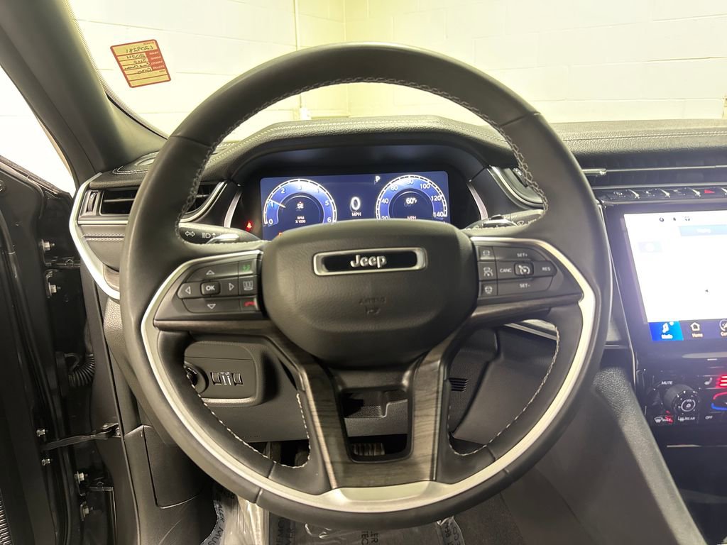 Used 2024 Jeep Grand Cherokee Limited AWD/4WD image 39