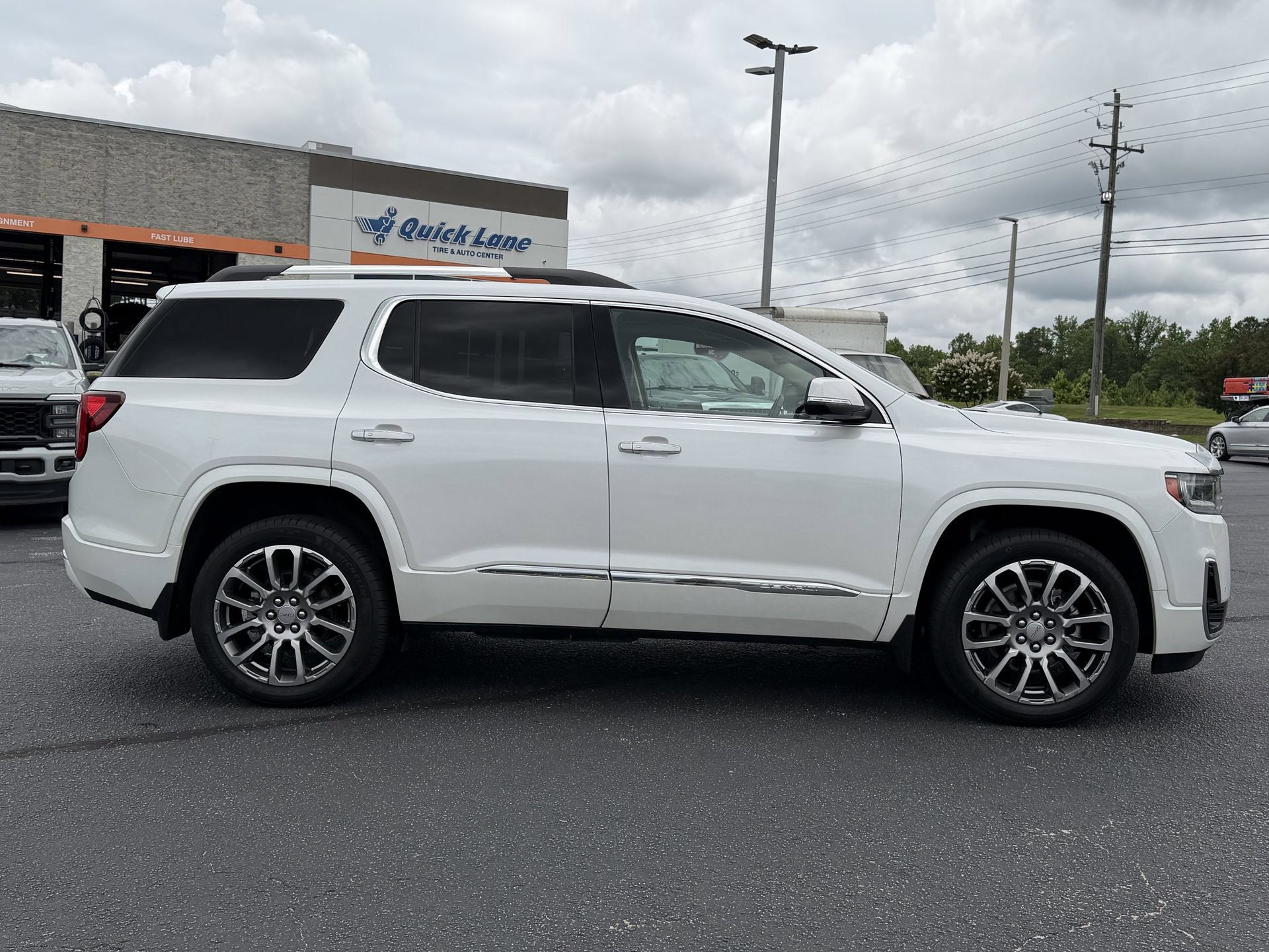 Used 2023 GMC Acadia Denali w/ Denali Technology Package AWD/4WD image 6