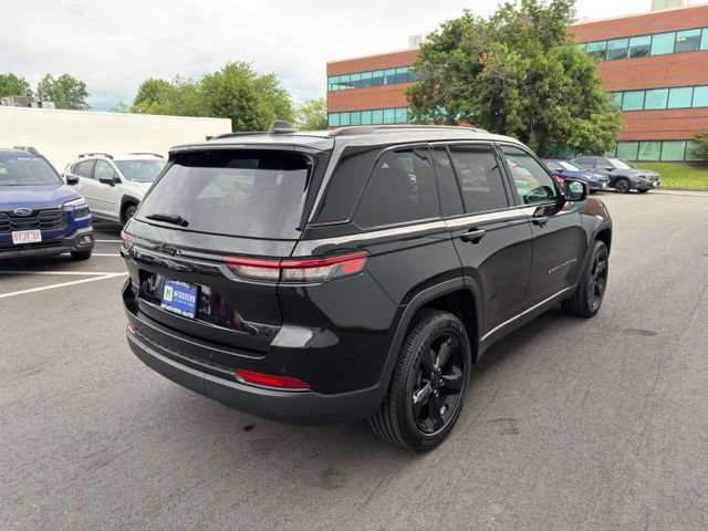 Used 2023 Jeep Grand Cherokee Altitude AWD/4WD image 9