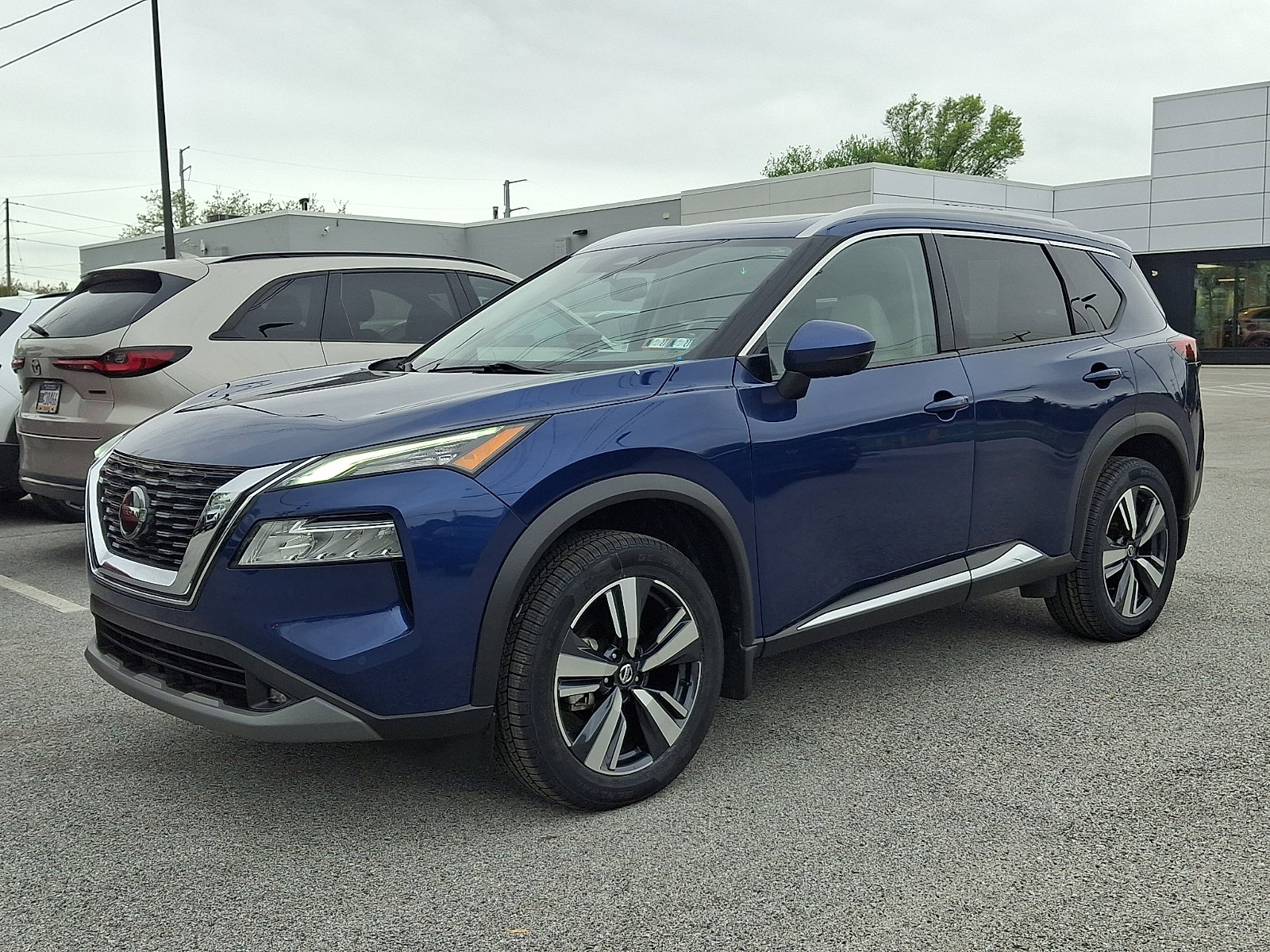Used 2021 Nissan Rogue SL w/ Premium Package AWD/4WD image 3