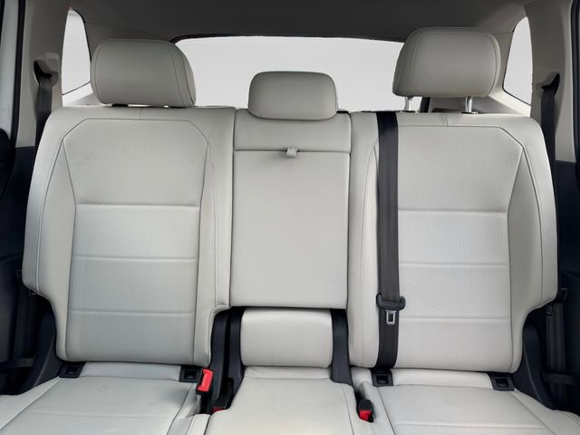 Used 2020 Volkswagen Tiguan SE w/ Panoramic Sunroof Package image 21