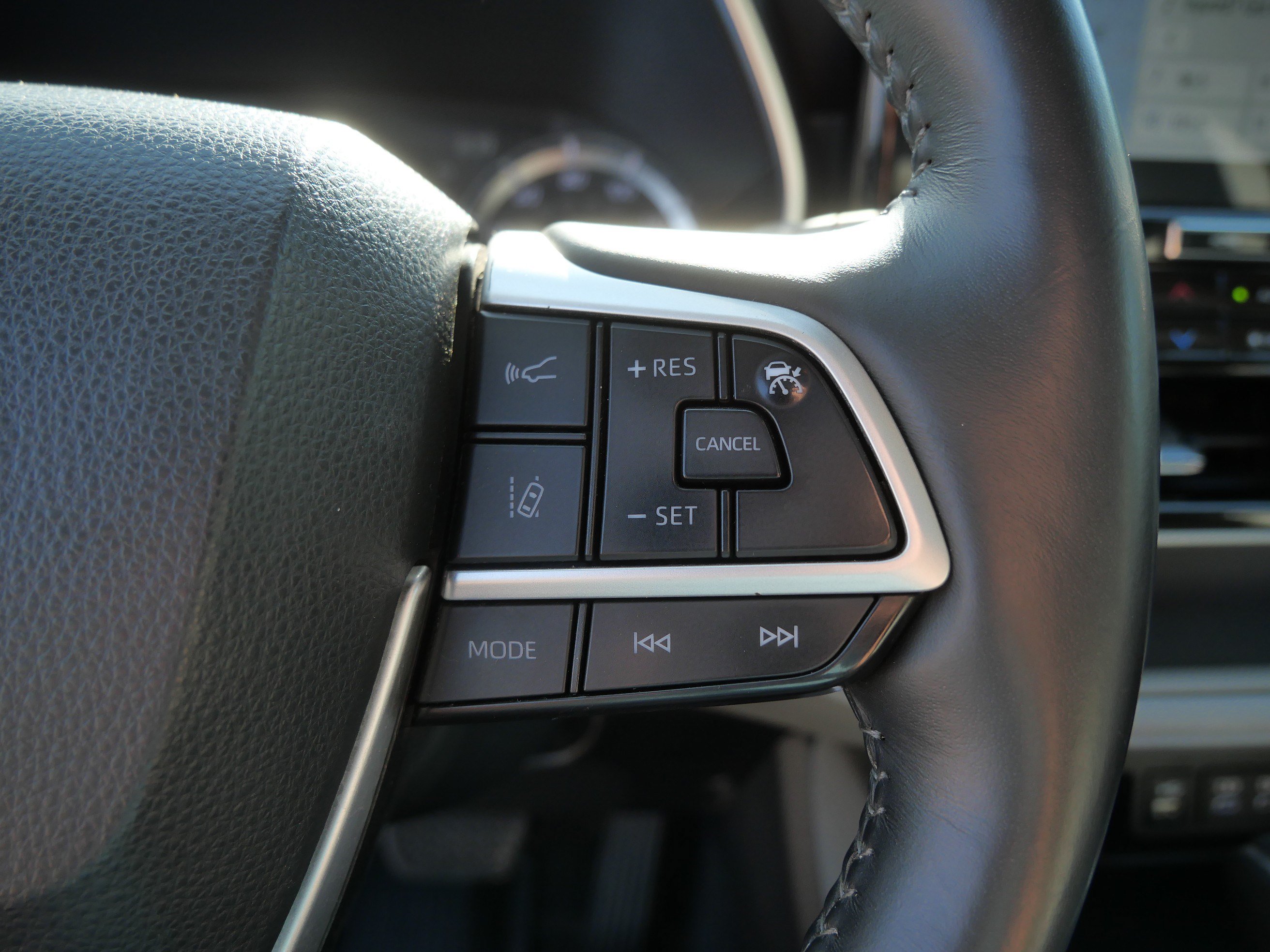 Used 2022 Toyota Highlander Platinum AWD/4WD image 28