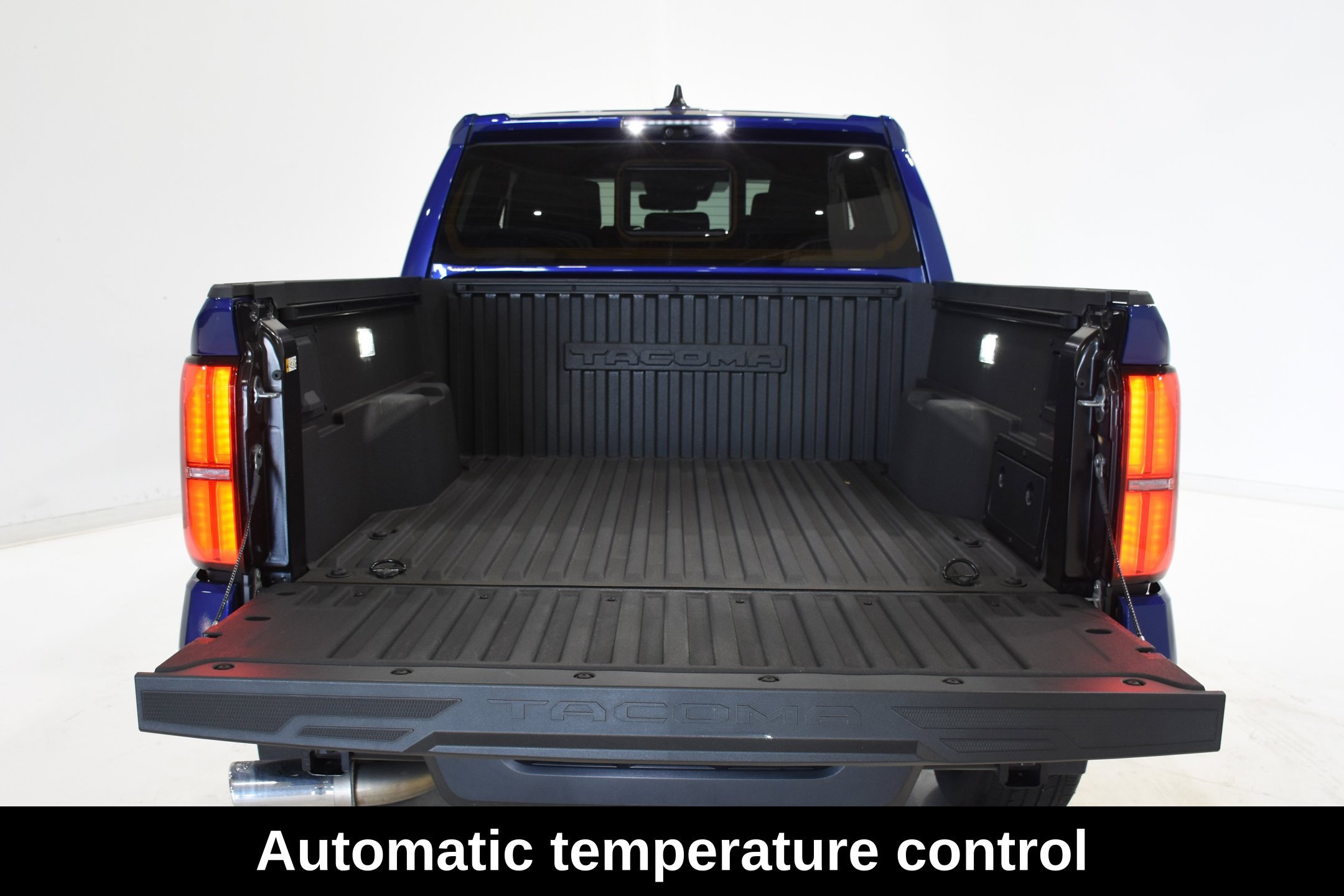 Used 2025 Toyota Tacoma Limited AWD/4WD image 8