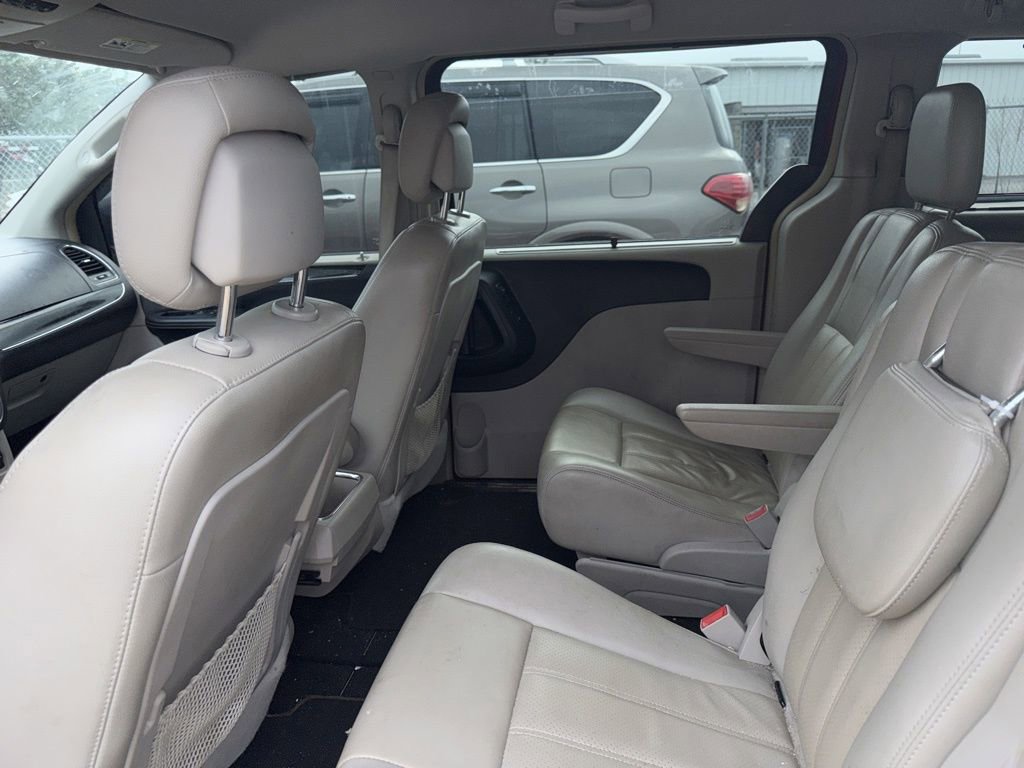 Used 2012 Chrysler Town & Country Touring-L w/ Entertainment Group #2 image 20