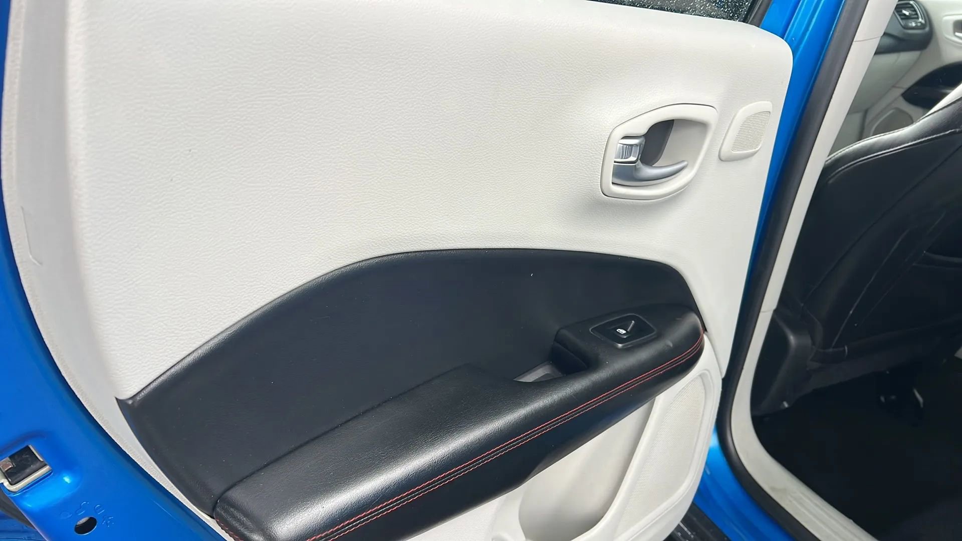 Used 2018 Jeep Compass Limited w/ Navigation Group image 30