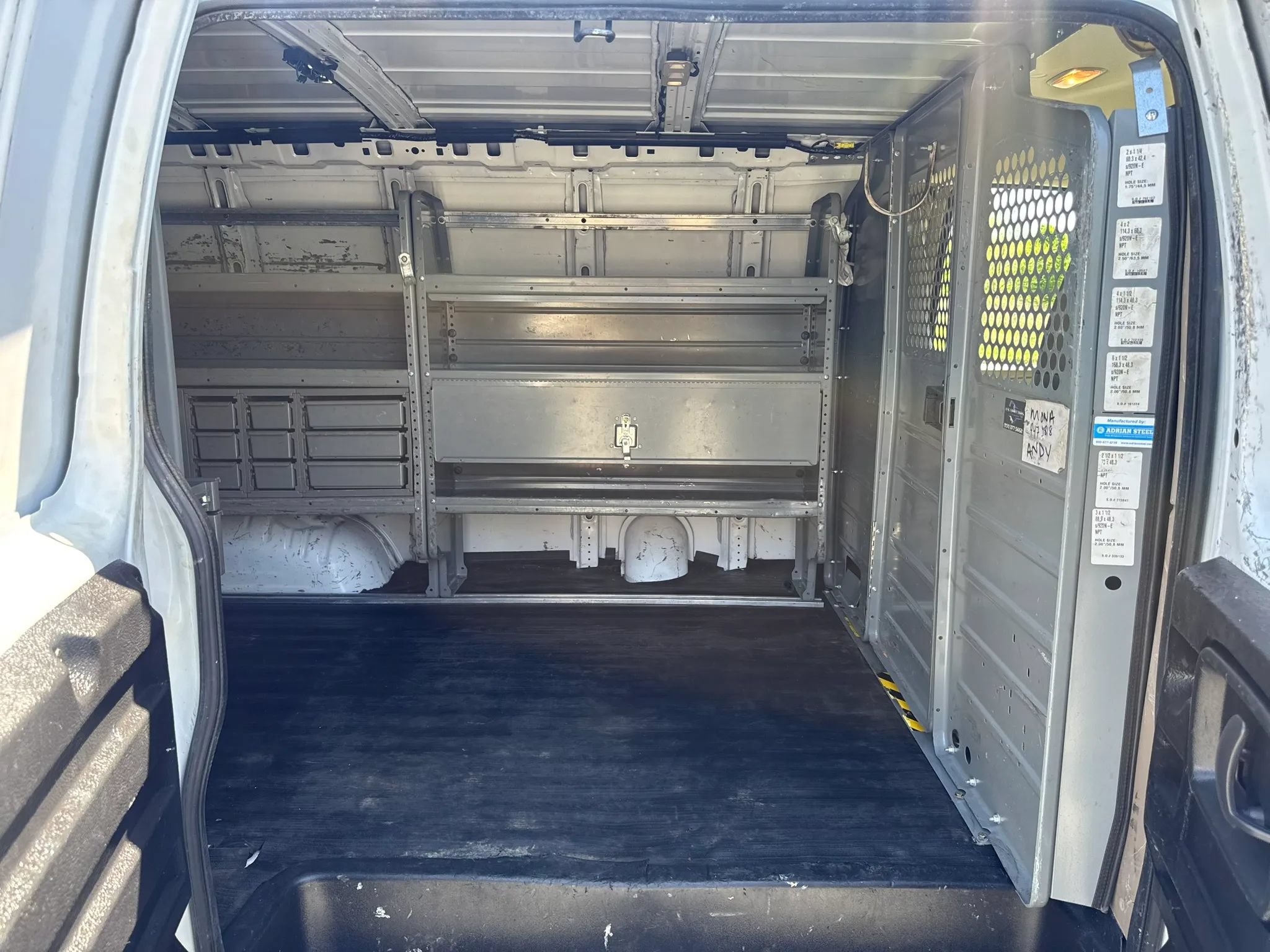 Used 2018 Chevrolet Express 2500 w/ Driver Convenience Package RWD image 15