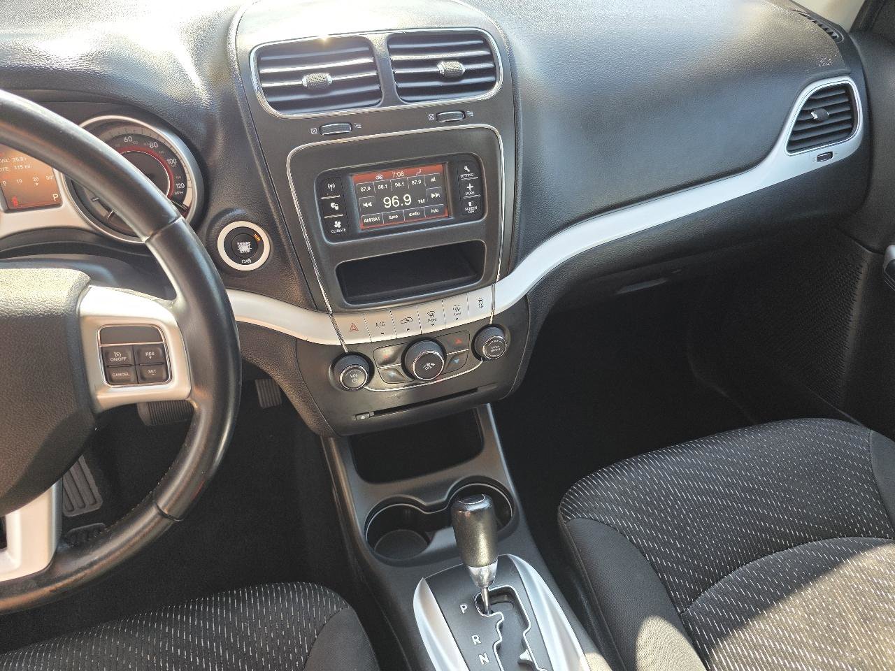 Used 2018 Dodge Journey SE w/ Connectivity Group FWD image 16