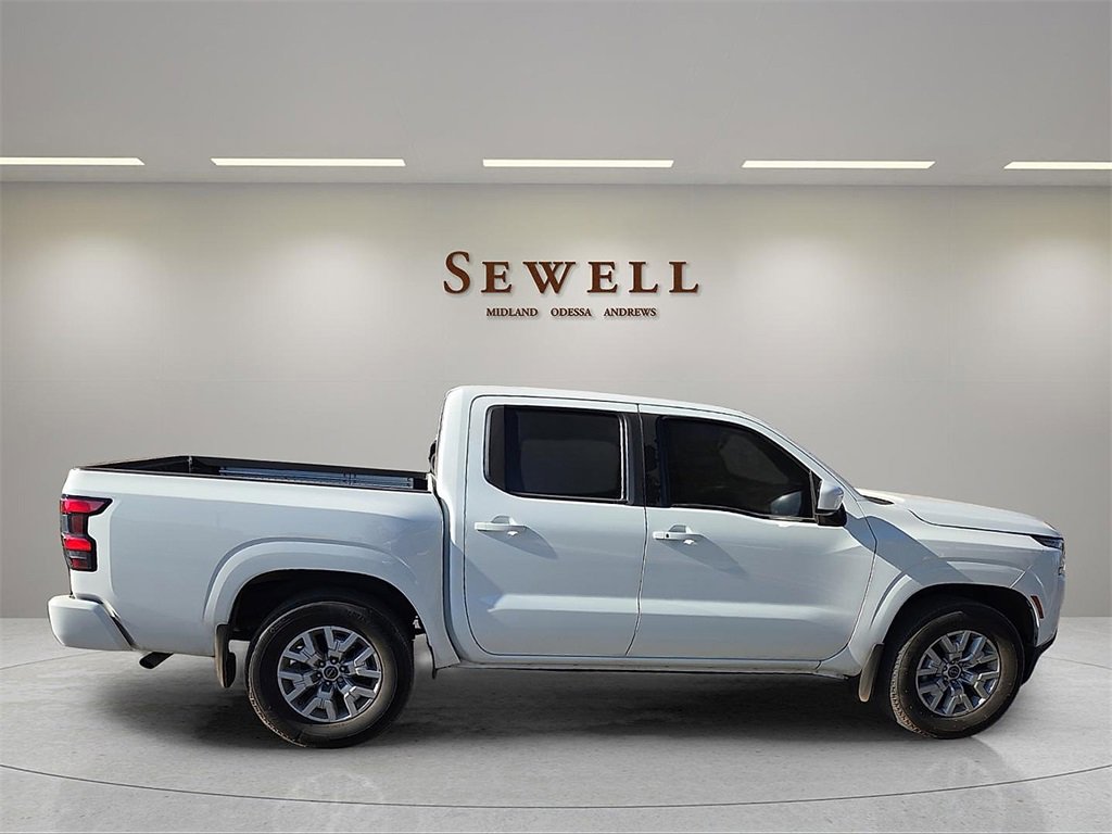 Used 2024 Nissan Frontier SV w/ SV Convenience Package image 5