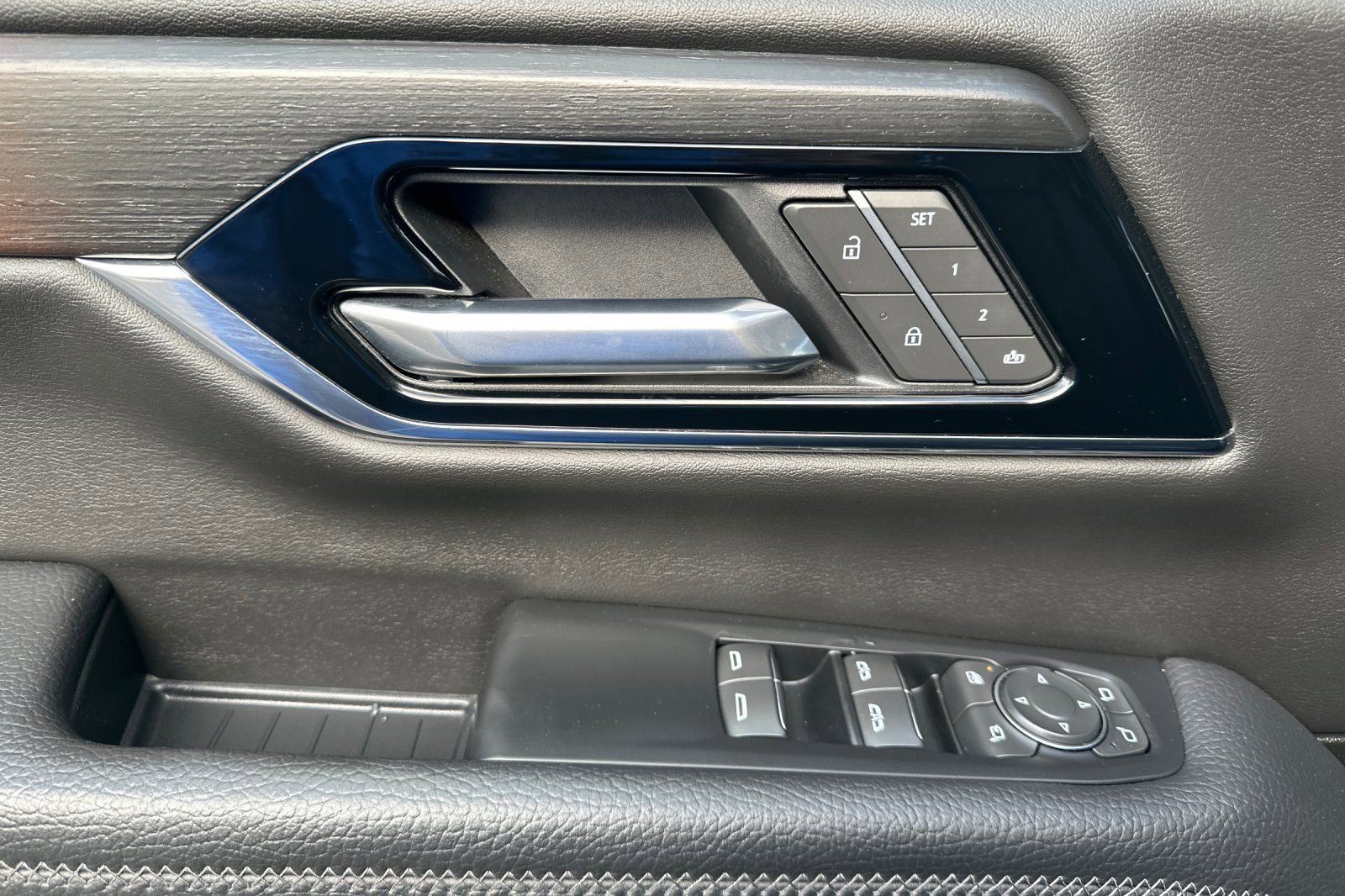 Used 2025 GMC Yukon Denali image 10