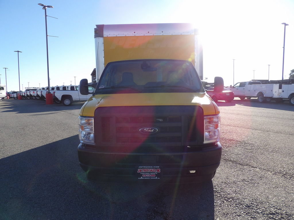 Used 2022 Ford E-350 and Econoline 350 Super Duty RWD image 12