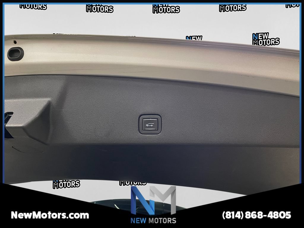 Used 2020 Cadillac XT6 Premium Luxury AWD/4WD image 17