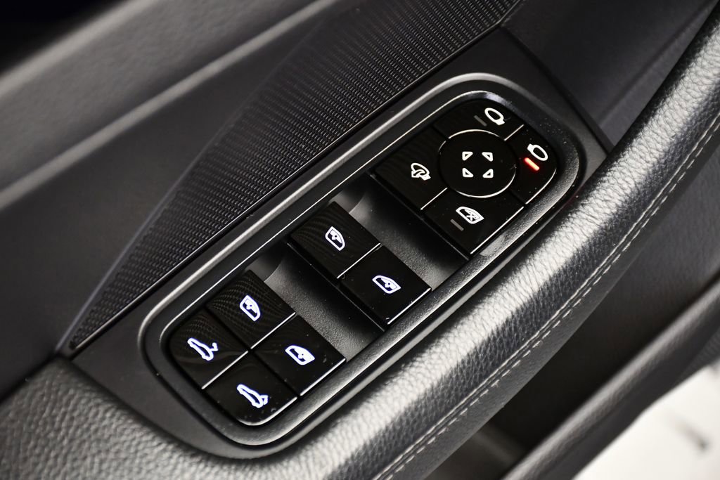 Used 2020 Porsche Panamera 4 image 35