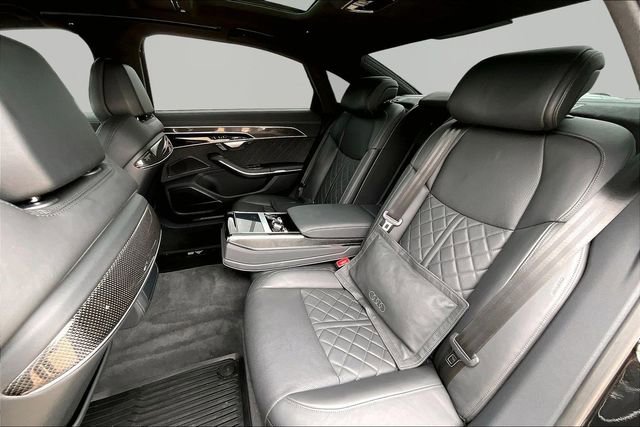 Used 2024 Audi S8 w/ S8 Comfort Plus Package AWD/4WD image 28