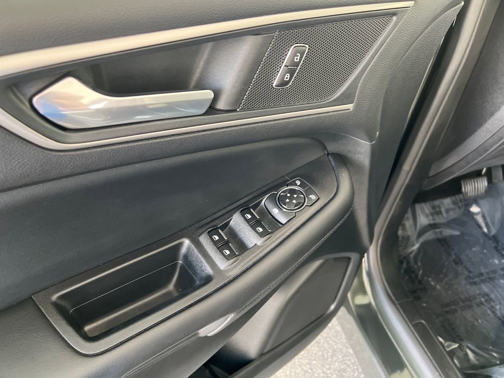 Used 2022 Ford Edge SEL w/ Convenience Package image 14