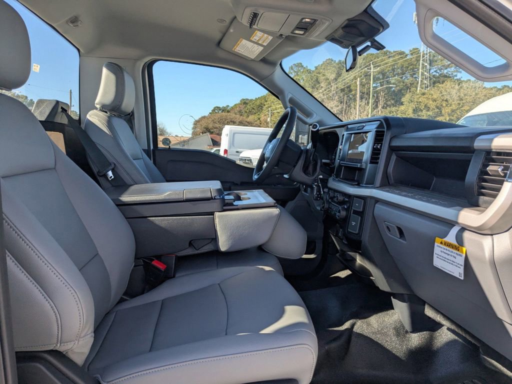 New 2025 Ford F550 4x4 Regular Cab Super Duty image 13