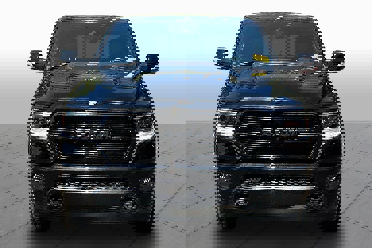 Used 2019 RAM 1500 Laramie AWD/4WD image 4