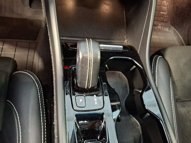 Used 2021 Volvo XC40 T5 R-Design w/ Climate Package AWD/4WD image 14