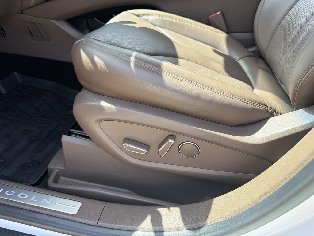 Used 2018 Lincoln MKX Reserve FWD image 17