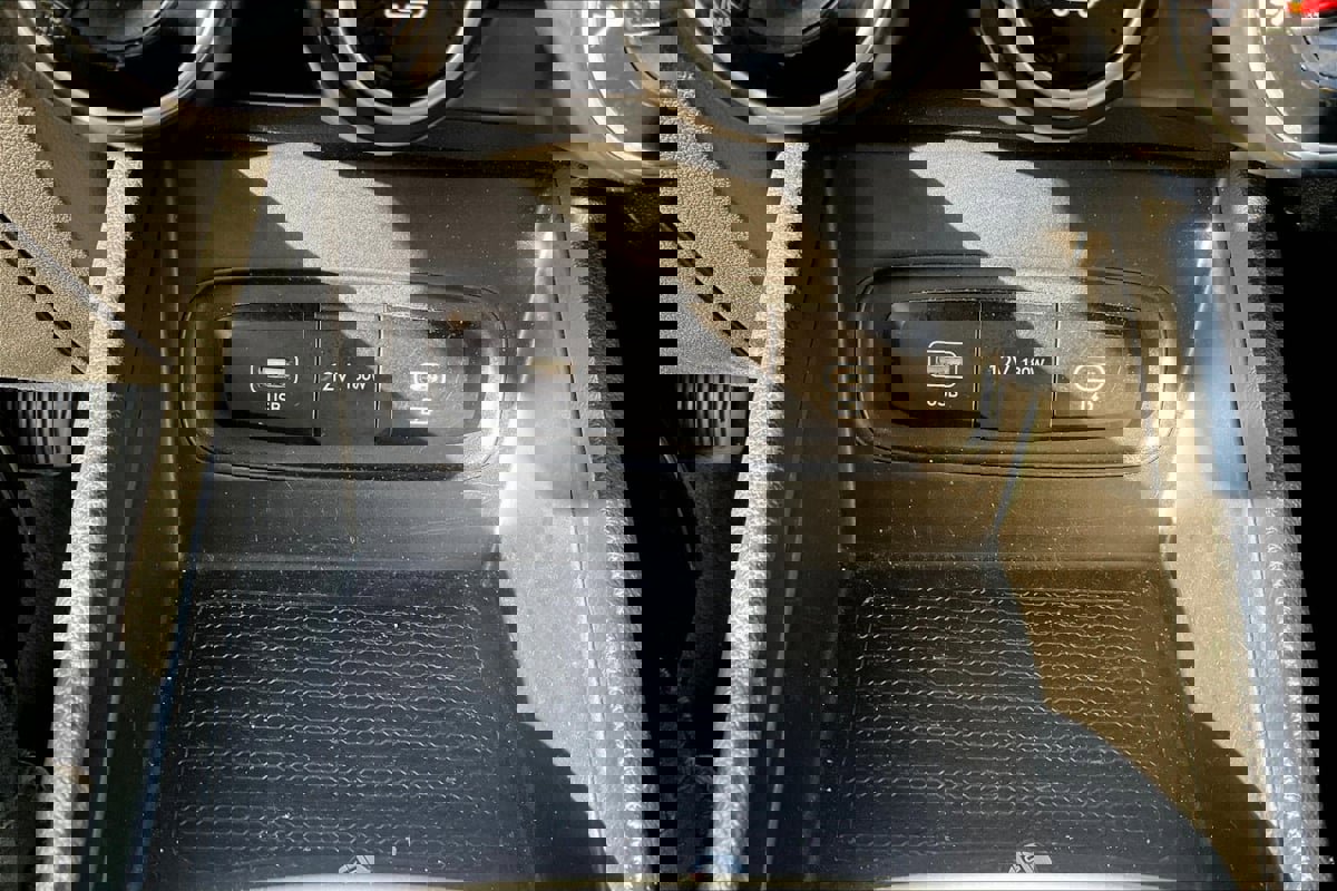 Used 2024 Hyundai Venue SE image 31