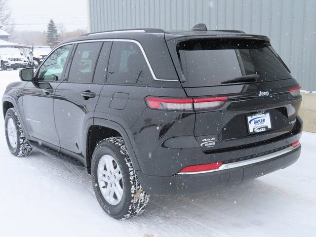 Used 2023 Jeep Grand Cherokee Laredo image 11