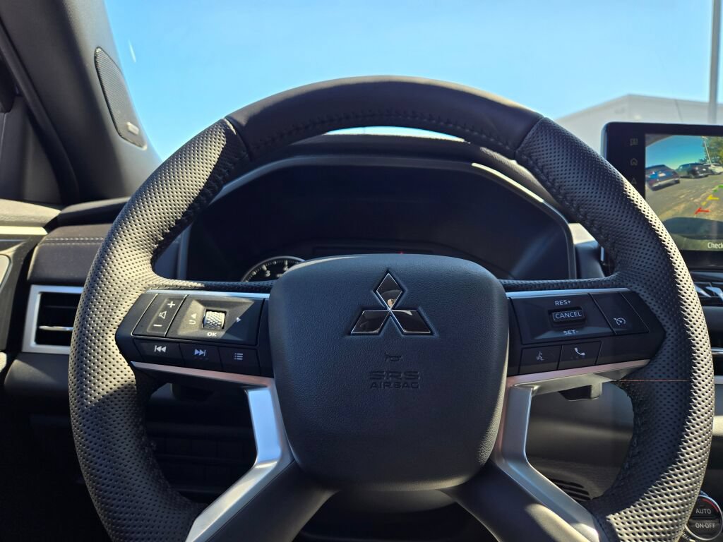 New 2026 Mitsubishi Outlander LE AWD/4WD image 29