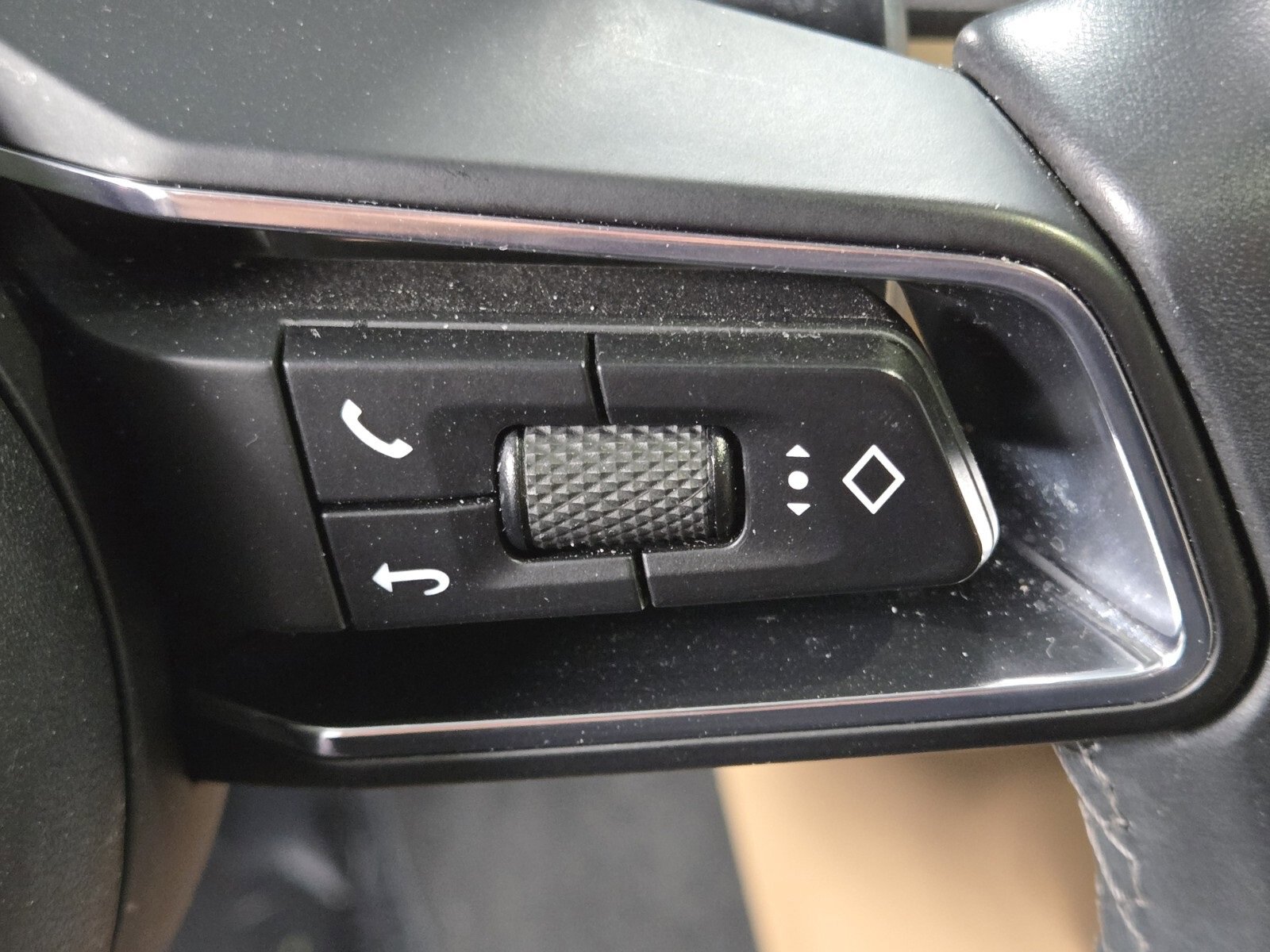 Used 2022 Porsche Macan S image 26