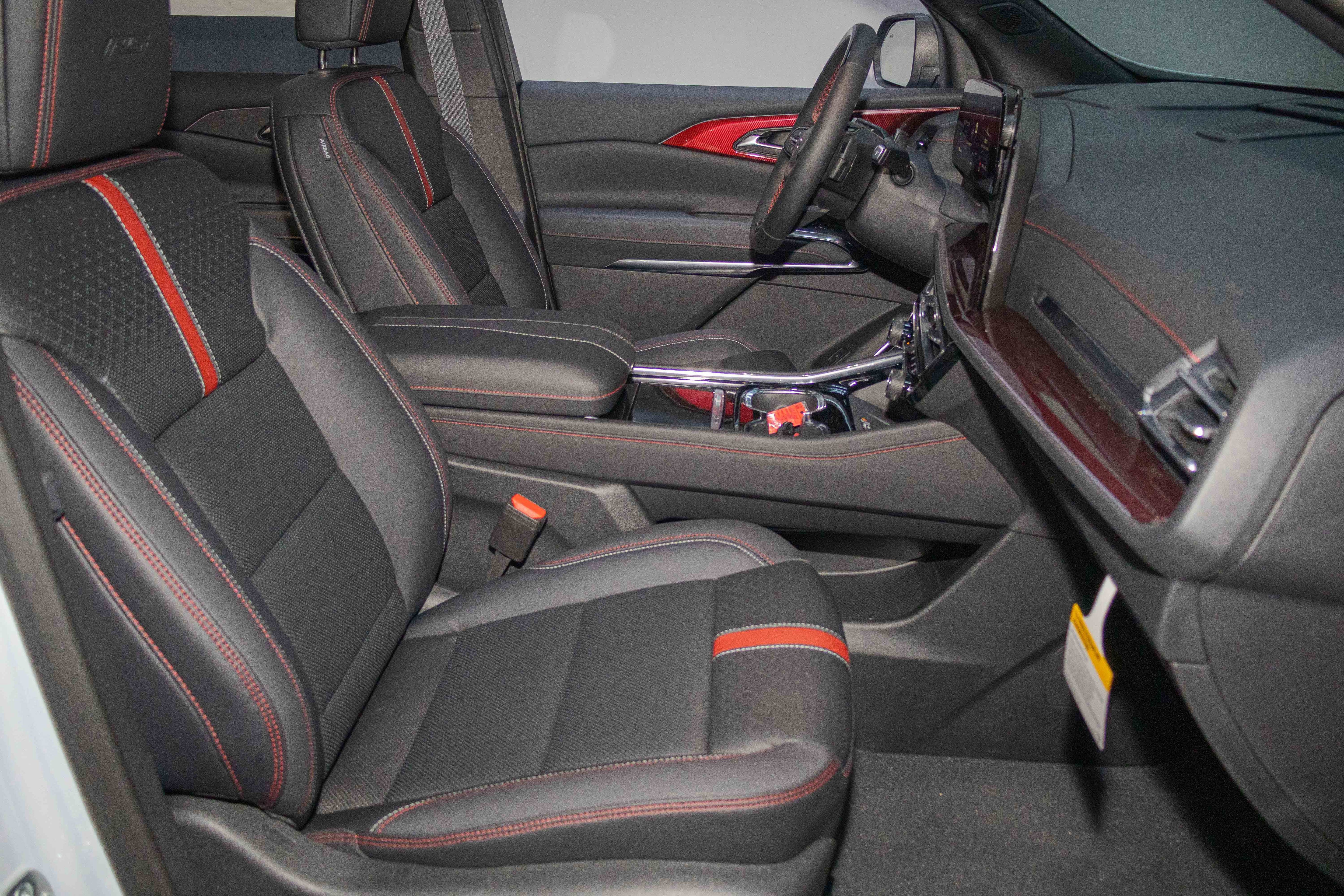 New 2026 Chevrolet Traverse RS w/ LPO, Floor Liner Package image 11