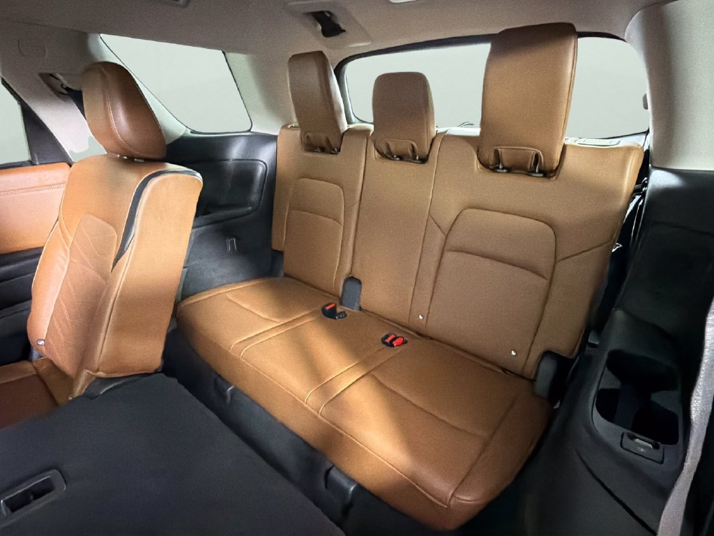 Used 2022 Nissan Pathfinder Platinum w/ Cargo Package AWD/4WD image 32