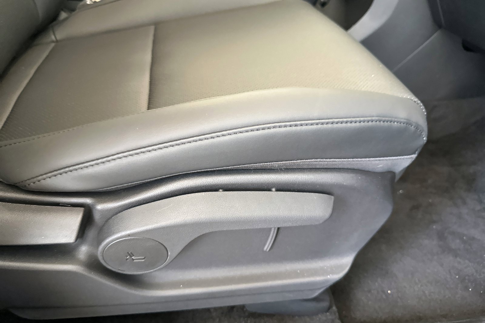 Certified 2025 Hyundai Santa Fe SEL image 22