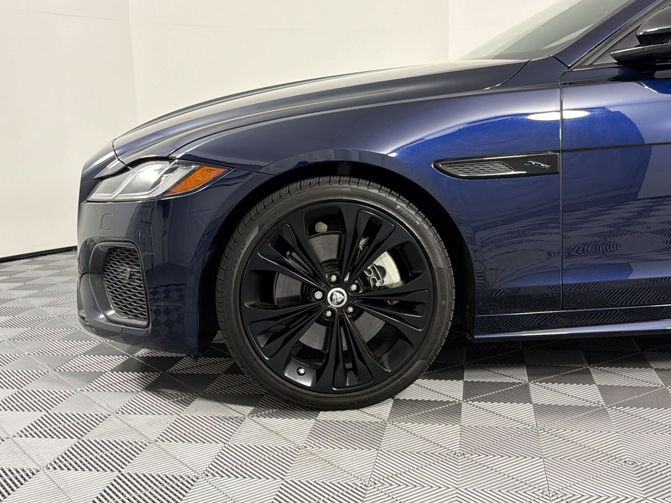 Used 2024 Jaguar XF R-Dynamic SE RWD image 12