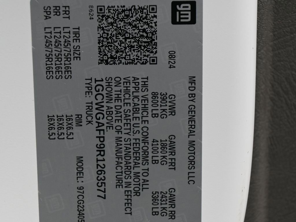 Used 2024 Chevrolet Express 2500 w/ Driver Convenience Package image 18