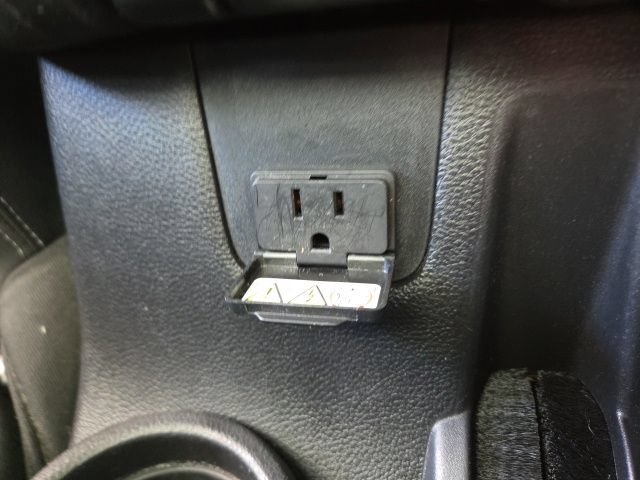Used 2015 Jeep Wrangler Unlimited Sahara w/ Connectivity Group AWD/4WD image 11