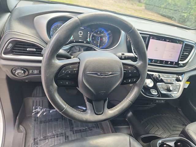 Used 2022 Chrysler Pacifica Touring-L w/ S Appearance Package FWD image 15