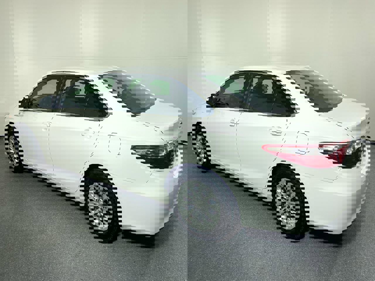 Used 2015 Toyota Camry LE image 29