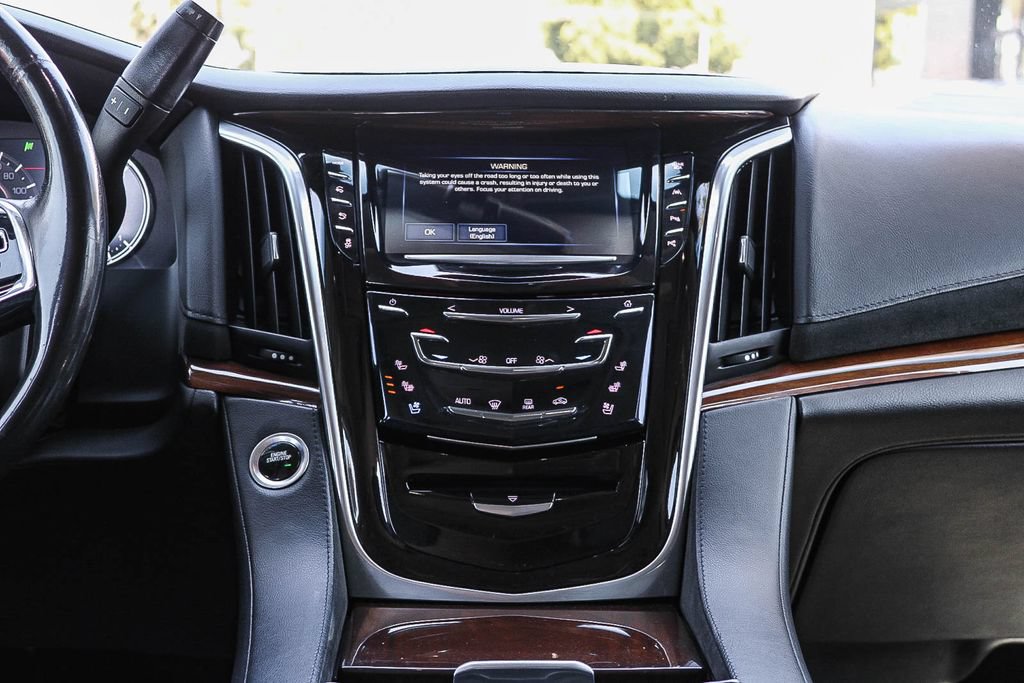 Used 2019 Cadillac Escalade ESV Luxury w/ Escalade Sport Edition AWD/4WD image 13