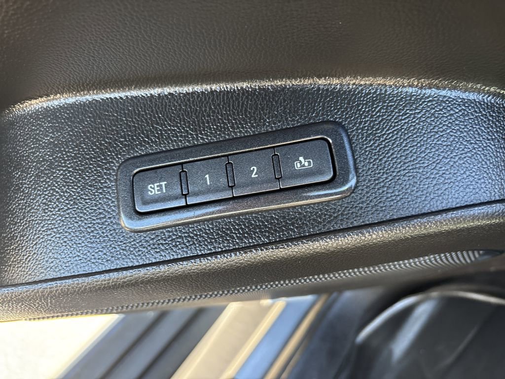 Used 2018 GMC Yukon Denali image 12