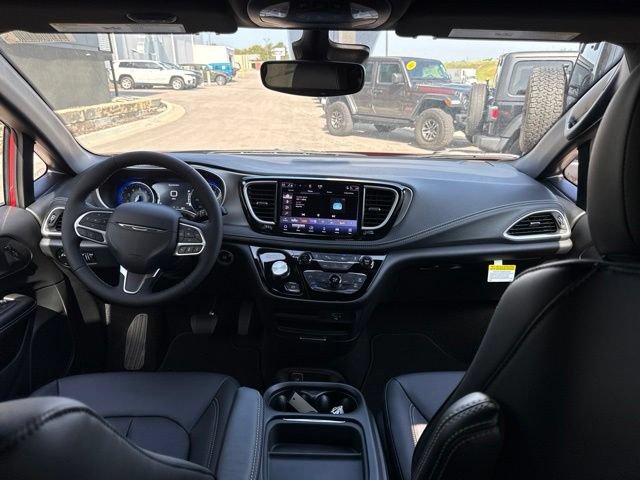 New 2027 Chrysler Pacifica Select FWD image 15