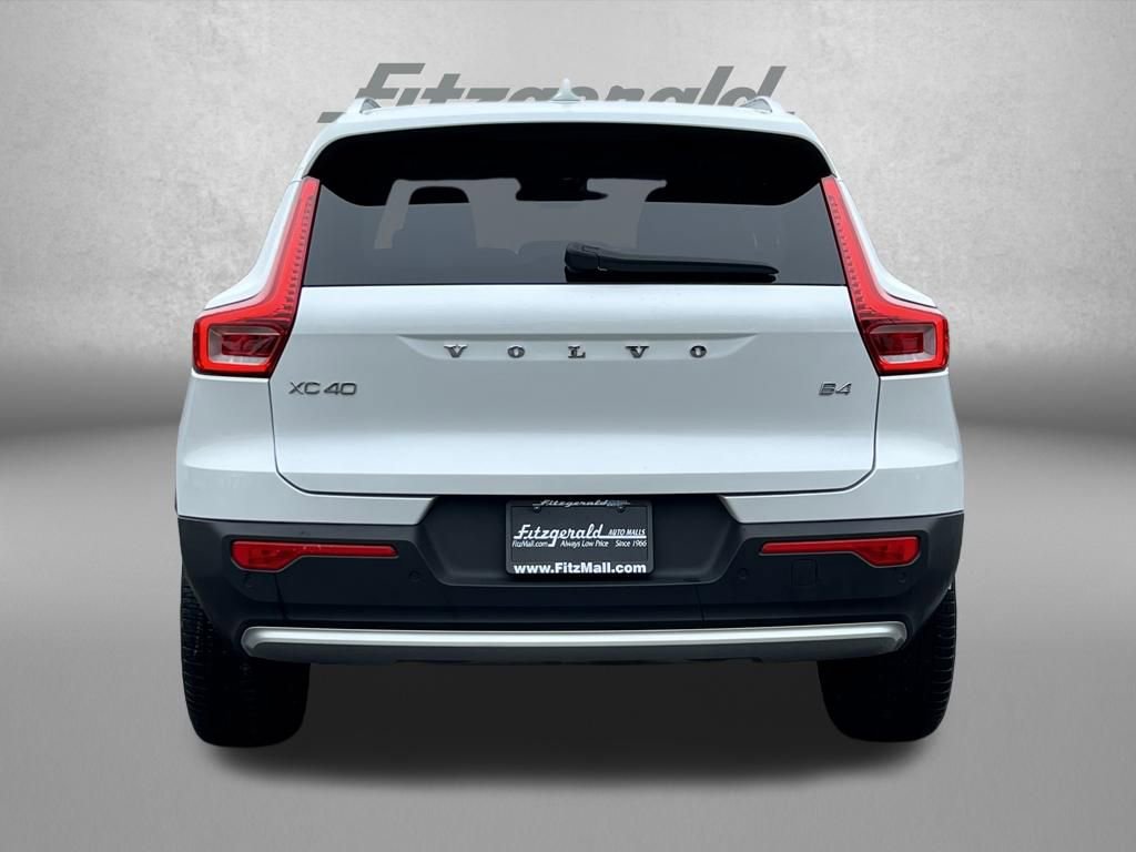 Used 2023 Volvo XC40 B4 Plus image 6