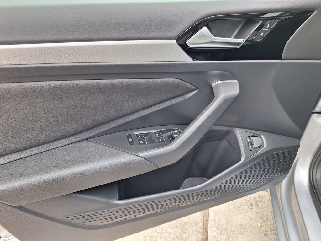 Used 2021 Volkswagen Jetta R-Line w/ R-Line Cold Weather Package image 28