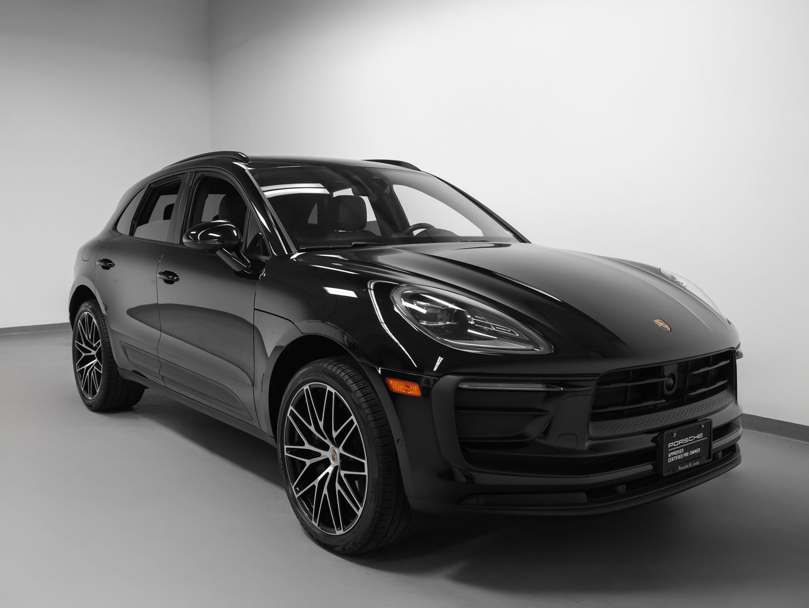 Certified 2023 Porsche Macan image 10